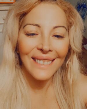 Loana Petrucciani Instagram - Juste heureuse 😀 Gros gros bisous mes loulous 💕💕💕 loana #beauty ##frenchgirl #miroir #naturalmakeup #loveyou #influenceuse #romantic #women #selfie #love #heart #sweet #friends #blondebombshell  #love #heart #sweet #friends #blondebombshell #🧡 Mes loulous juste pour vous rappeler que si vous voulez  loulous juste pour vous rappeler que si vous voulez faire une dédicace personnalisé de moi à qui vous voulez ou même vous même pour n’importe quelle occasion ou juste pour faire plaisir .. Vous pour pouvez me retrouver sur le site Vidoleo