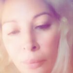 Loana Petrucciani Instagram - Titi et moi en plein câlin 💖💖Love d’amour 💖💖 .. Gros bisous mes loulous 💕 💖 loana #beauty ##frenchgirl #miroir #naturalmakeup #loveyou #influenceuse #romantic #women #selfie #love #heart #sweet #friends #blondebombshell #love #heart #sweet #friends #blondebombshell #🧡