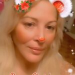 Loana Petrucciani Instagram - Sexy Mère Noël, non ??😂💖💖💖💖 loana #beauty ##frenchgirl #miroir #naturalmakeup #loveyou #influenceuse #romantic #women #selfie #love #heart #sweet #friends #blondebombshell #love #heart #sweet #friends #blondebombshell #🧡 Mes loulous juste pour vous rappeler que si vous voulez faire une dédicace personnalisé de moi à qui vous voulez ou même vous même pour n’importe quelle occasion ou juste pour faire plaisir .. Vous pour pouvez me retrouver sur le site Vidoleo