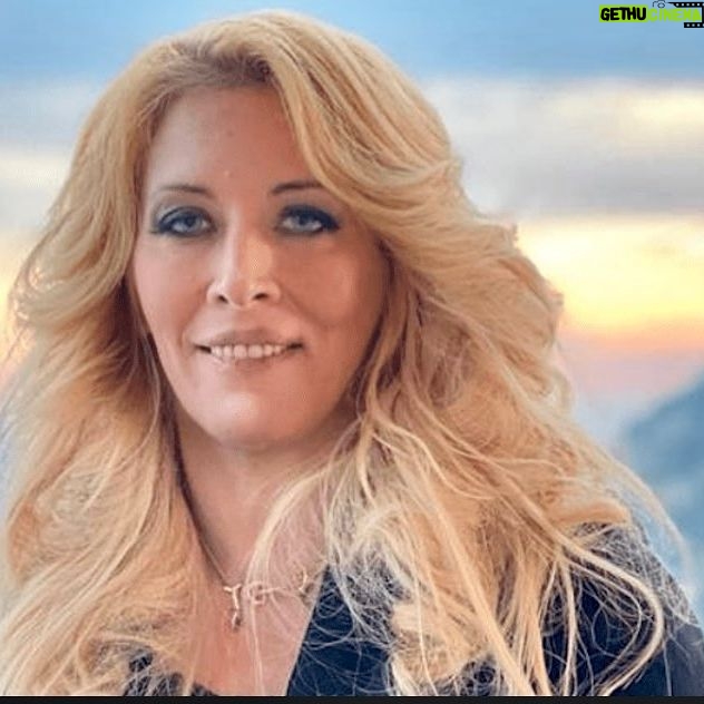 Loana Petrucciani Instagram - Lever de soleil sur la Côte d’Azur .😊 Plein de gros bisous 😘 mes loulous 💖💖 et bonne journée…💖 loana #beauty ##frenchgirl #miroir #naturalmakeup #loveyou #influenceuse #romantic #women #selfie #love #heart #sweet #friends #blondebombshell #love #heart #sweet #friends #blondebombshell #🧡 Mes loulous juste pour vous rappeler que si vous voulez faire une dédicace personnalisé de moi à qui vous voulez ou même vous même pour n’importe quelle occasion ou juste pour faire plaisir .. Vous pour pouvez me retrouver sur le site Vidoleo