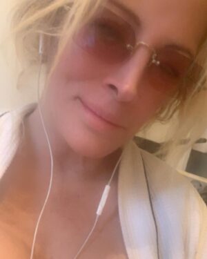 Loana Petrucciani Instagram - Bonne nuit mes loulous ❤️❤️ 💞💞💞 Gros bisous 🫶🫶🫶🫶 Love U 🩷🩷🩷🩷🩷 💕💕💕 💖💖💖 💖 💖💖💖💖💖💖💖💖 ✨🌺🌺 💕 💖 loana #beauty ##frenchgirl #miroir #naturalmakeup #loveyou #influenceuse #romantic #women #selfie #love #heart #sweet #friends #blondebombshell  #love #heart #sweet #friends #blondebombshell #🧡
