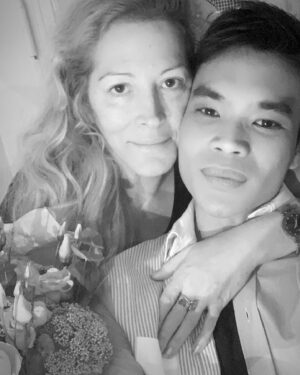 Loana Petrucciani Instagram - Retrouvailles @jeremybelletoff 🌻. Mon cœur 💜. Celui qui me redonne le sourire. Love U 🌸. Heureuse d’être dans ta vie et d’écrire quelques mots dans ton livre #harcèlementscolaire 🌻. Un nouveau projet qui me fait du bien. Bisous les loulous 💟 #love 💖💖💖💖💖💖 ✨🌺🌺 💕 💖 loana #beauty ##frenchgirl #miroir #naturalmakeup #loveyou #influenceuse #romantic #women #selfie #love #heart #sweet #friends #blondebombshell  #love #heart #sweet #friends #blondebombshell #🧡