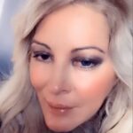 Loana Petrucciani Instagram – Coucou mes Loulous !!! Sexy ou non ?? 😋.. À vous de me le dire ?! Plein de gros bisous câlins 🤗😘💓💝 💖 loana #beauty ##frenchgirl #miroir #naturalmakeup #loveyou #influenceuse #romantic #women #selfie #love #heart #sweet #friends #blondebombshell  #love #heart #sweet #friends #blondebombshell #🧡Mes loulous juste pour vous rappeler que si vous voulez faire une dédicace personnalisé de moi à qui vous voulez ou même vous même pour n’importe quelle occasion ou juste pour faire plaisir .. Vous pour pouvez me retrouver sur le site Vidoleo