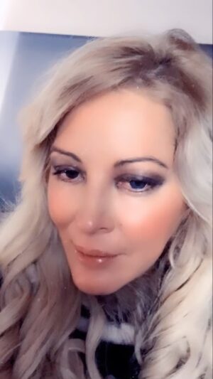 Loana Petrucciani Instagram - Coucou mes Loulous !!! Sexy ou non ?? 😋.. À vous de me le dire ?! Plein de gros bisous câlins 🤗😘💓💝 💖 loana #beauty ##frenchgirl #miroir #naturalmakeup #loveyou #influenceuse #romantic #women #selfie #love #heart #sweet #friends #blondebombshell  #love #heart #sweet #friends #blondebombshell #🧡Mes loulous juste pour vous rappeler que si vous voulez faire une dédicace personnalisé de moi à qui vous voulez ou même vous même pour n’importe quelle occasion ou juste pour faire plaisir .. Vous pour pouvez me retrouver sur le site Vidoleo