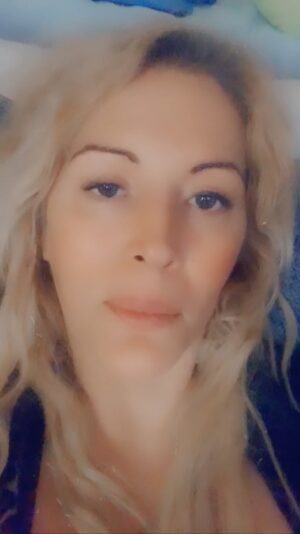Loana Petrucciani Instagram - Coucou les loulous 💖💖 Juste pour vous dire que je pense toujours à vous et vous dire que tout va bien 😊.. Plein de gros bisous 💖💖💖 💖 loana #beauty ##frenchgirl #miroir #naturalmakeup #loveyou #influenceuse #romantic #women #selfie #love #heart #sweet #friends #blondebombshell  #love #heart #sweet #friends #blondebombshell #🧡