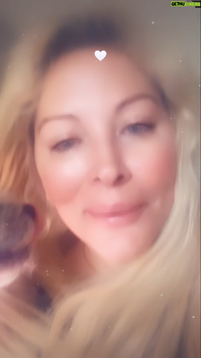 Loana Petrucciani Instagram - Heureuse π€©π π loana #beauty ##frenchgirl #miroir #naturalmakeup #loveyou #influenceuse #romantic #women #selfie #love #heart #sweet #friends #blondebombshell #love #heart #sweet #friends #blondebombshell #π§‘