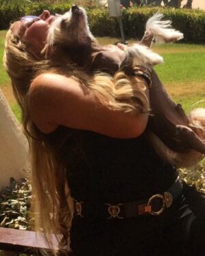 Loana Petrucciani Instagram - Coucou mes loulous 💖💖 Petit moment de bonheur 🌈et d’amour ❤️‍🔥avec mon Titi, profitant de ce magnifique soleil ☀️… J’espère vous en apportez un peu dans vos cœurs en ces temps difficiles 😞… Je vais publier chaque jour, de jolies moments de ma vie perso que j’adorerai partager avec vous…✨ Love 💖💖 tendresse de nous deux 💞 gros bisous #picoftheday #pictureoftheday #portrait #loana #beauty #celebrity #frenchgirl #miroir #naturalmakeup #loveyou #influenceuse #romantic #women #selfie #love #heart #sweet #friends #blondebombshell #chienchinoisacrete #lovemydog #lovemylife #amour #amourinconditionnel #amourdemavie