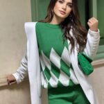 Lobna Ezzat Instagram - نستحمل بعض شوية خلاص دي أخر صوره 💚🤍🌚