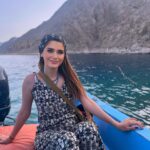 Lobna Ezzat Instagram - ولو أهل المكان ضلمة سيب لهم ضحكتك شباك #لبني_عزت 🤍