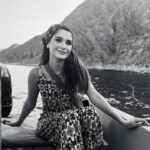 Lobna Ezzat Instagram - ولو أهل المكان ضلمة سيب لهم ضحكتك شباك #لبني_عزت 🤍