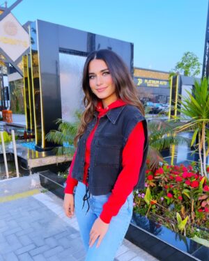 Lobna Ezzat Instagram - happy eid all ♥️
عيد سعيد عليكم جميعاً و كل سنة وأنتم طيبين وبالف خير وصحة وسعادة يا رب 🤍🙏🏻
#لبني_عزت