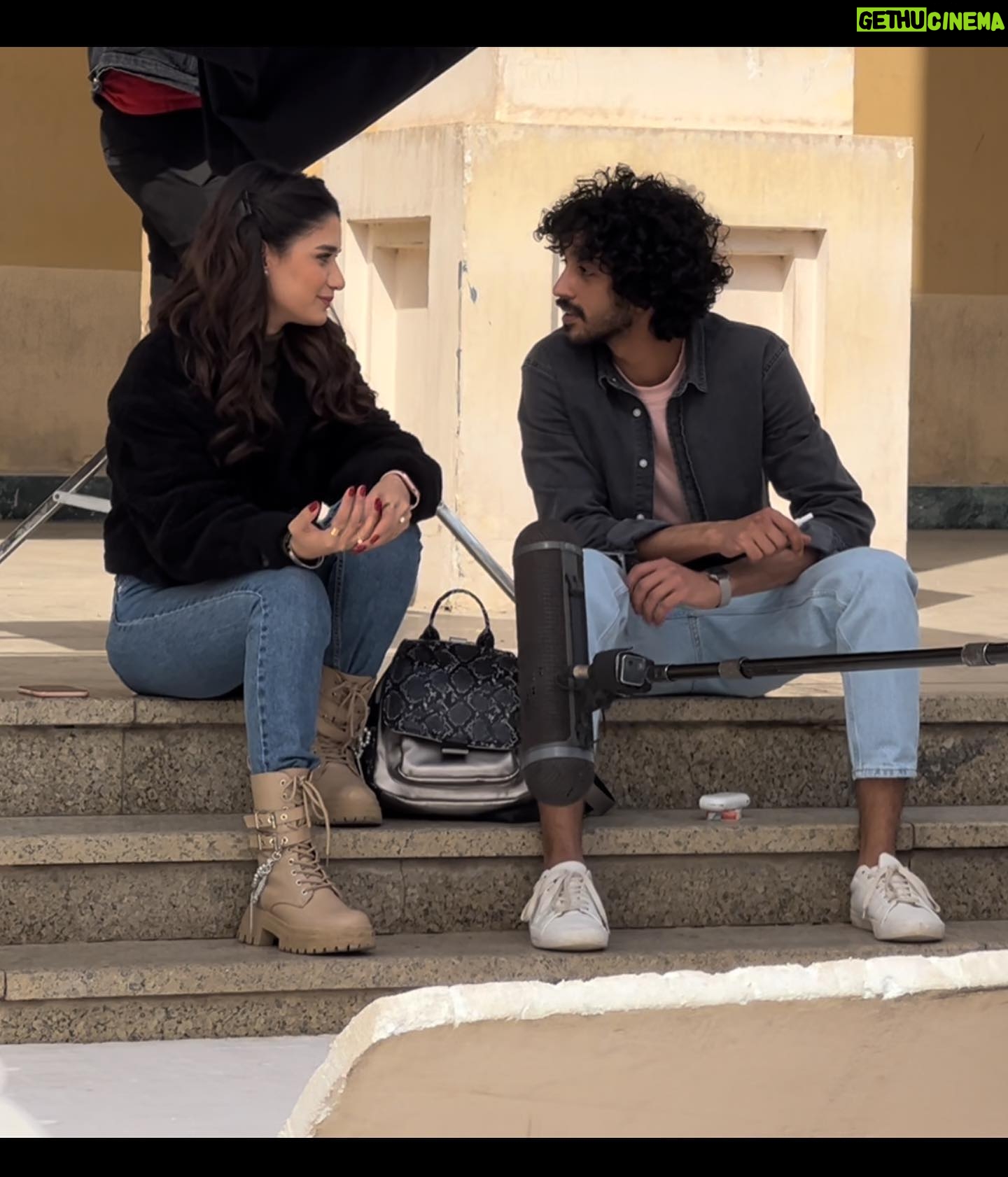Lobna Ezzat Instagram - وأخيراً مسلسل #أولاد_عابد 🔥 شخصية #قمر أستنونا ١٥ يناير بأذن الله علي @shahid.vod @mbcgrouppr علي قنوات ال mbc يا رب يعجبكم أنا متحمسة جداً أعرف رأيكم لأني بحب كواليس المسلسل دا وبحب كل الكرو بتاعو وبحب العيلة دي إخراج المبدع دكتور @akramfarid1 مساعد مخرج casting director @ibrahimashraaf My acting coach @yassinelesamy