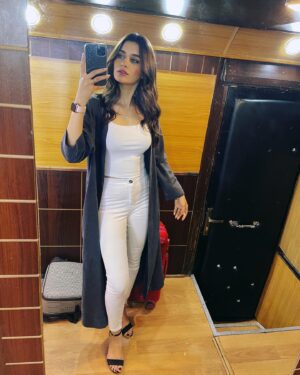Lobna Ezzat Instagram - كل سنه وأنتم طيبين جميعاً 🌙🤍
#رمضان