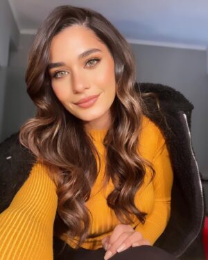 Lobna Ezzat Instagram - shining ✨
stay tuned 🔥
💄: @donnagouda.mua