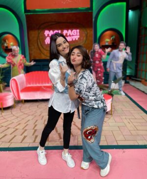 Loide Christina Teixeira Instagram - Saya tidak salah ngefans sama Dia. Dia baik dan fun sekali orangnya ❤️ @dewiperssik.authentic