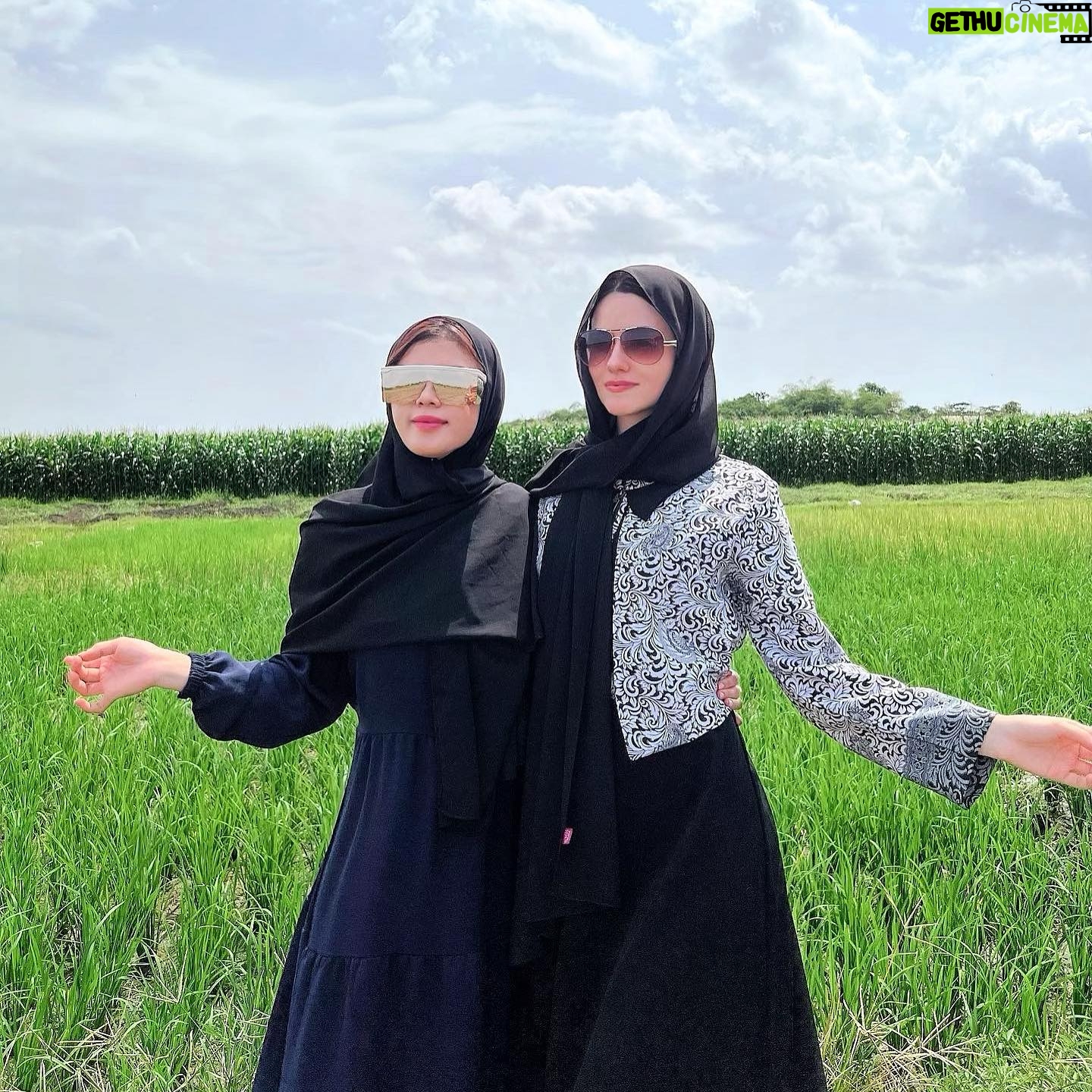 Loide Christina Teixeira - 3 Likes - Untuk teman-teman muslimku, selamat hari raya idul fitri, mohon maaf lahir dan batin. ✨🙏🏻