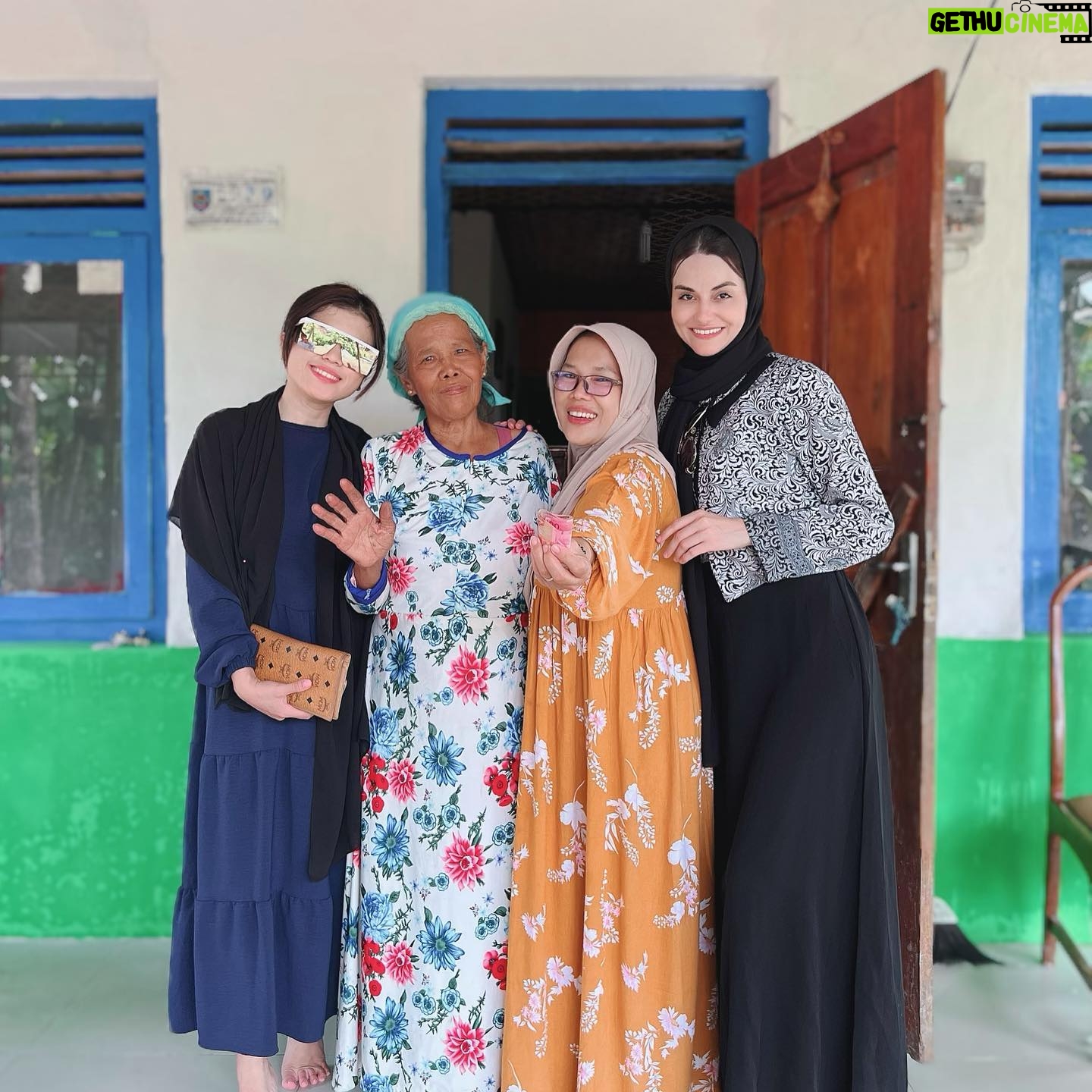 Loide Christina Teixeira - 3 Likes - Untuk teman-teman muslimku, selamat hari raya idul fitri, mohon maaf lahir dan batin. ✨🙏🏻