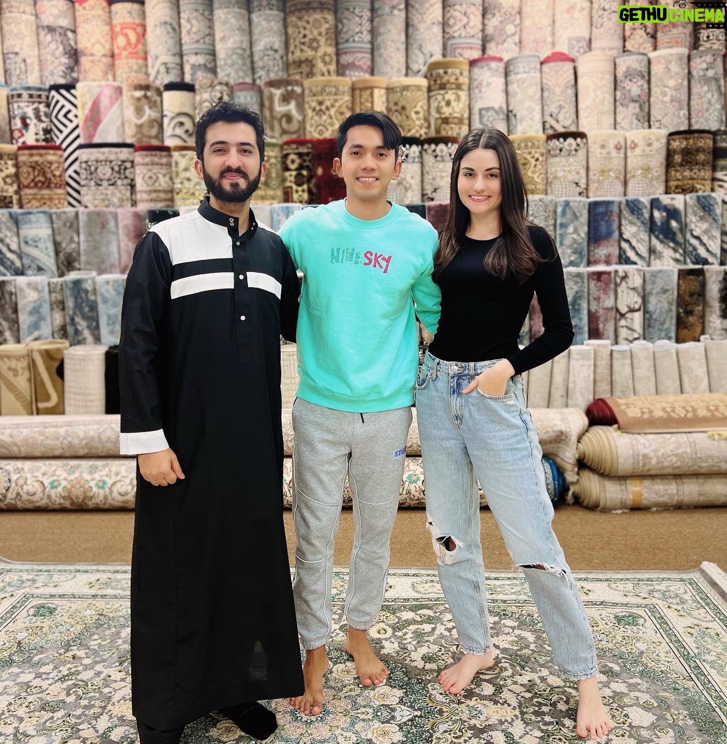 Loide Christina Teixeira - 3 Likes - Ada yang lihat Aladdin? 🧞Saya sudah lihat KARPET MAGIC tadi. Pengen sih terbang
Thank You For Your Hospitality And Generosity @attaulkarim1 We had a really great time. Sukses selalu untuk @albarkatcarpetsofficial
Thanks for everything. It was a pleasure meeting you.