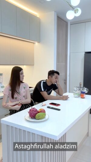 Loide Christina Teixeira Instagram - Kalau Kalian Ada Yang Gini juga gak buat ngingetin orang Puasa ???
#eps3mencarihilal