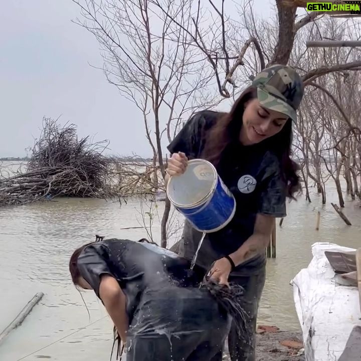 Loide Christina Teixeira - 3 Likes - Senang sekali bisa kontribusi untuk bakti sosial bersama @ledianeofficial dalam rangka penanaman pohon mangrove sebanyak 1018. Harapan Saya semoga kegiatan ini dapat membantu Desa Bedono, Demak, Jawa Tengah untuk meminimalisir abrasi pasang laut. Seru sekali Saya mendapatkan kesempatan pengalaman untuk terjun langsung seperti ini.I had so much fun! 🌳❤️
#gogreen #indonesia #semarang #nature