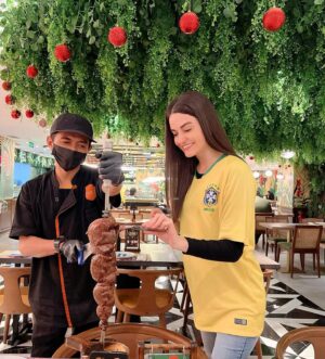 Loide Christina Teixeira Instagram - Saya sudah sangat rindu dengan kampung halaman saya. Maka saya ke sini untuk nostalgia sedikit. Apakah kalian pernah coba masakan Brazil? 🇧🇷🥰