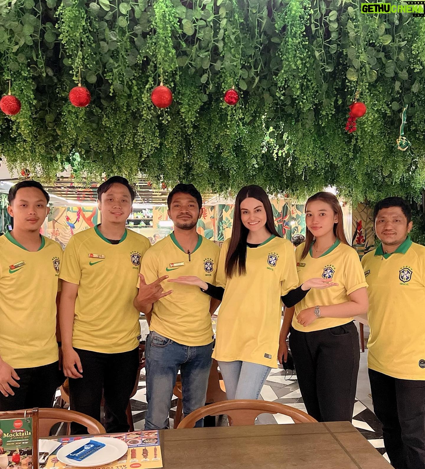 Loide Christina Teixeira - 3 Likes - Saya sudah sangat rindu dengan kampung halaman saya. Maka saya ke sini untuk nostalgia sedikit. Apakah kalian pernah coba masakan Brazil? 🇧🇷🥰