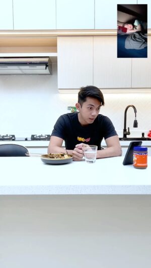Loide Christina Teixeira Instagram - Sahooor itu apa ? 
Ada yang bisa jelaskan ke @loydchristina12 
Eps 1 Mencari Hilal sudah tayang gaes. Gimana nih menurut kalian next eps kita buat cerita seperti apa lagi bagusnya, Any idea ?