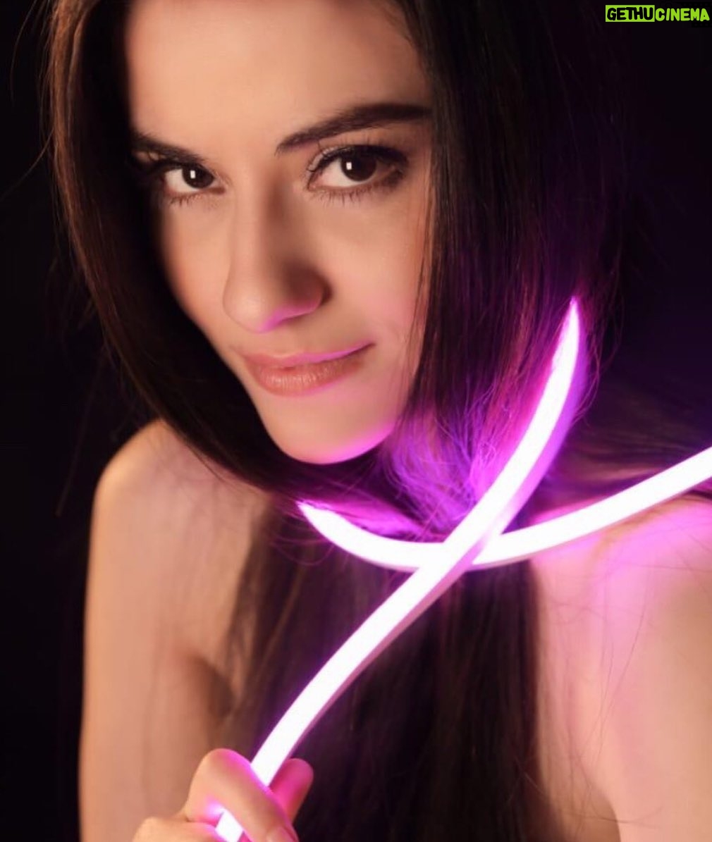 Loide Christina Teixeira - 3 Likes - 🌸✨Be the light in someone’s darkness. You make a difference.
📸 by @ryo_isw
💄👄 by @fachrinna
#brazilianmodel #livinginjakarta #bulemodel #bethelight #stayhome