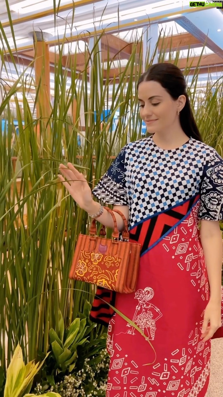 Loide Christina Teixeira - 3 Likes - Setiap negeri punya ciri,begitu pula Indonesia dengan beragam corak dan warna batiknya.
Good Style,Great Batik @atiq_batik
Ada yang tahu corak batik aku pake dari mana? ❤️🥰