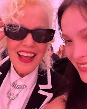 Lola Le Lann Instagram - @giambattistavalliparis show 🫶🏼

Merci à toute l’équipe pour ce show puissant, sublime et porté par l’élégance, love you ! 🌬️🌬️🌬️🌬️🤍🤍🤍🤍