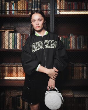 Lola Le Lann Instagram - Merci @longchamp pour ce retour au lycée 🥁📓🤍 #longchampuniversity #longchampss24 
@annabelledelque