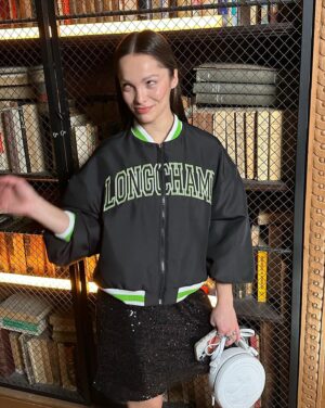 Lola Le Lann Instagram - Merci @longchamp pour ce retour au lycée 🥁📓🤍 #longchampuniversity #longchampss24 
@annabelledelque