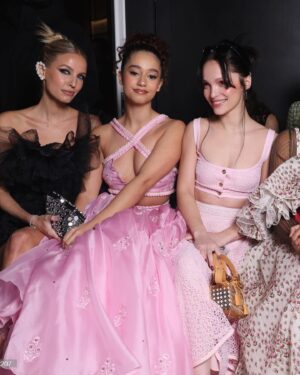 Lola Le Lann Instagram - @giambattistavalliparis 💓💓💓

Haute couture 2023

#giambatistavalli #hautecouture