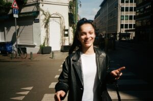 Lola Le Lann Instagram - Une heure à tuer avant le thalys @maii.lna 🇧🇪🤍