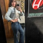 Lola Kirke Instagram - The road to the desert is LONG but at least we’re traveling in style. Thank you @7forallmankind for suiting us up! #7FAM #ad 👖❤️👖🤠👖❤️👖