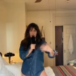 Lola Kirke Instagram - The road to the desert is LONG but at least we’re traveling in style. Thank you @7forallmankind for suiting us up! #7FAM #ad 👖❤️👖🤠👖❤️👖