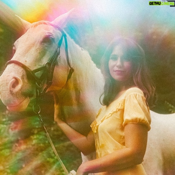 Lola Kirke Instagram - Sneak peek of the cover of my upcoming EP, Country Curious for those who are indeed country curious π Itβs coming out NEXT WEEK on Feb 16! Raise your hand if youβre as excited as I am ππ»ββοΈ Pre-save the album now at the link in my bio!! π€ πΈ @mamahotdog π @morganlindsaybeauty π @colbysarmyinc