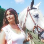 Lola Kirke Instagram - Country Curious? Let me know any of your burning questions below then text “I LOVE LOLA” to 28794 to join our TG VIP list and I may answer a few.  📸 @mamahotdog 💋 @morganlindsaybeauty