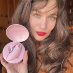 Lola Kirke Instagram - I’m hooking you all up with toys! EVERYONE who signs up will win either a toy or a massive discount! All you have to do is click the link in my bio & drop your email to sign up. 100% discreet shipping & billing. Tag someone who deserves a 🌶 toy!
