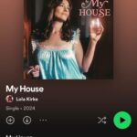 Lola Kirke Instagram - I share my house with my best friend but have you shared “My House” with yours? Tag them below! Stream “My House” at the link in bio!! 📸 @mamahotdog 💋 @morganlindsaybeauty 👗 @geminola_nyc