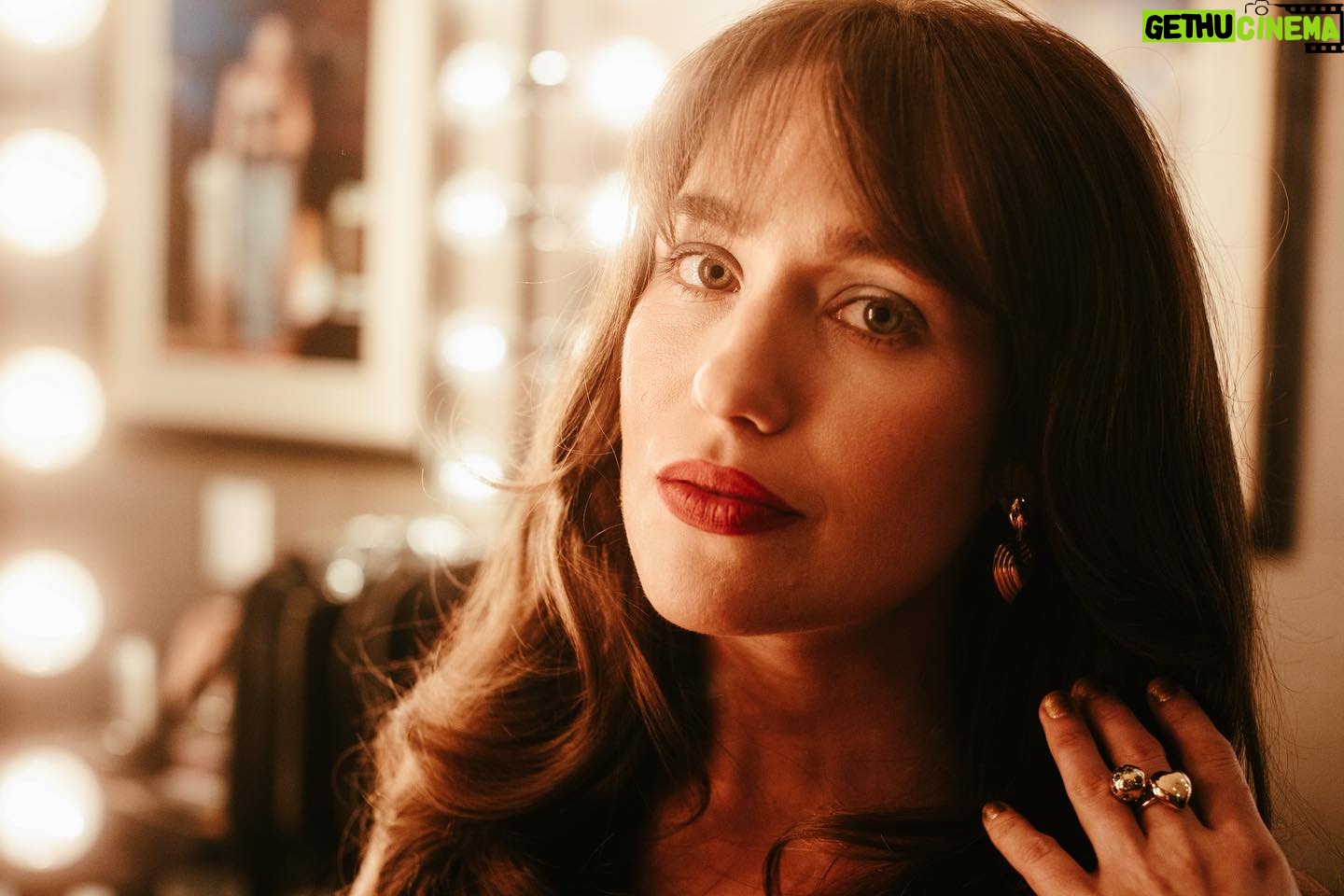 Lola Kirke Instagram - I don’t have enough words to express my gratitude to @opry for letting me step into the circle (in June Carter Cash’s dress no less) last Friday and make a dream of mine come true… But I do have lots and lots of pictures. So buckle up. 📸 @rettrogers 💋 @bheadabe 👢 @frauleinboots