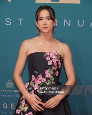 London Thor Instagram - Living my @oscardelarenta dreams at @unforgettablegala.

Special thanks to my iconic amazing team creating this look 💗

Makeup @1carolpark 
Hair @marcusrfrancis 
Styling  @daniela_viviana 
Gown @oscardelarenta 
Jewelry @kallatijewelry 
@gettyimages