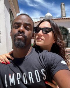 Lorena Comparato Instagram - 5ªTEMPORADA DE #IMPUROS NA LATA 🎞️ . . Que honra fazer parte dessa série histórica! . . AINDA NÃO PODEMOS dizer quando a 4ªT vem! Mas tá próxima e já deixamos a 5T engatilhada!!!! . . Assinem o @starplusbr e vão recapitulando porque já já tem novidade🔥 . . São 5 anos com essa família. Honra Máxima!!! . . Axé🏹🪘