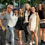 Lorena Comparato Instagram - Que saudades de PÉ NA COVA 💀💜 “Firma sinistra é a nossa” como eu tava com saudades !!! #tbt desse nosso encontrinho Madureira! @tnalia @karinamarthin AMO VOCÊS!!!