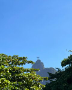 Lorena Comparato Instagram - Ela tá de cabelinho novo ela 💙 e morrendo de saudades do paulista mais carioca de Los Angeles @arthurdeucher