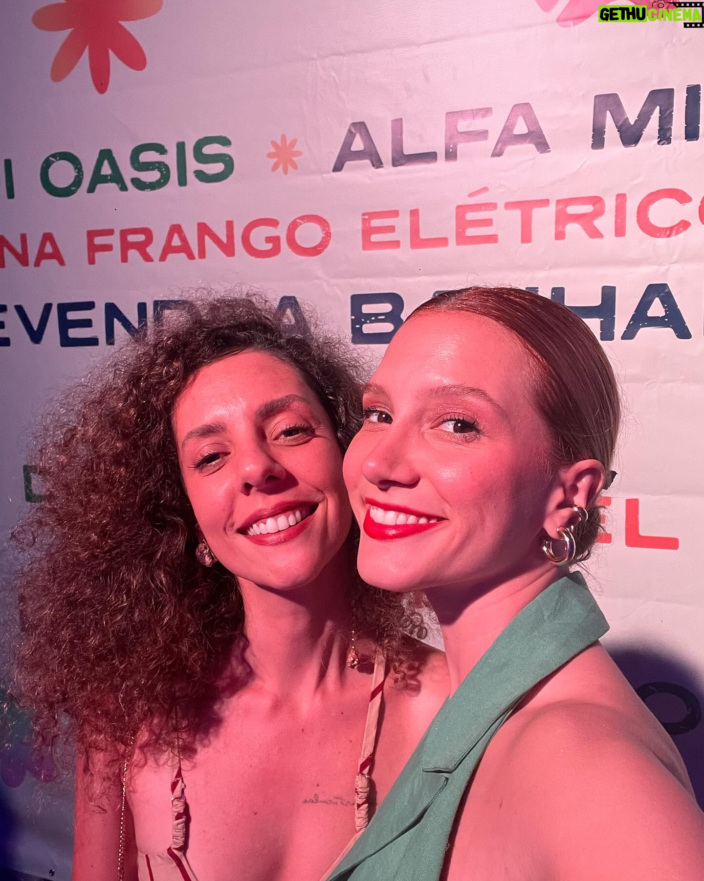 Lorena Comparato Instagram - Sempre @QUEREMOS ♥️ que festival FANTÁSTICO . que noite maravilhosa !!! que SHOWS e quantas pessoas queridas encontrei: minha vizinha igualmente cheia de histórias e vício em trabalho, meu futuro par romântico preferido, minha chará bff que não conhecia pessoalmente e seu marido satisfação, meu par romântico eterno, minha irmã de Paraty, a baiana mais carioca, a carioca mais baiana, minha mama atriz, o casal do carnaval, minha ídola de adolescente, um dos melhores RPs do Brasil com sabre de luz, o DJAVAN e tantas outras pessoas especiais. Vocês conseguem adivinhar quem sao?! Foi Inesquecível! thanks @galvaoleo✨