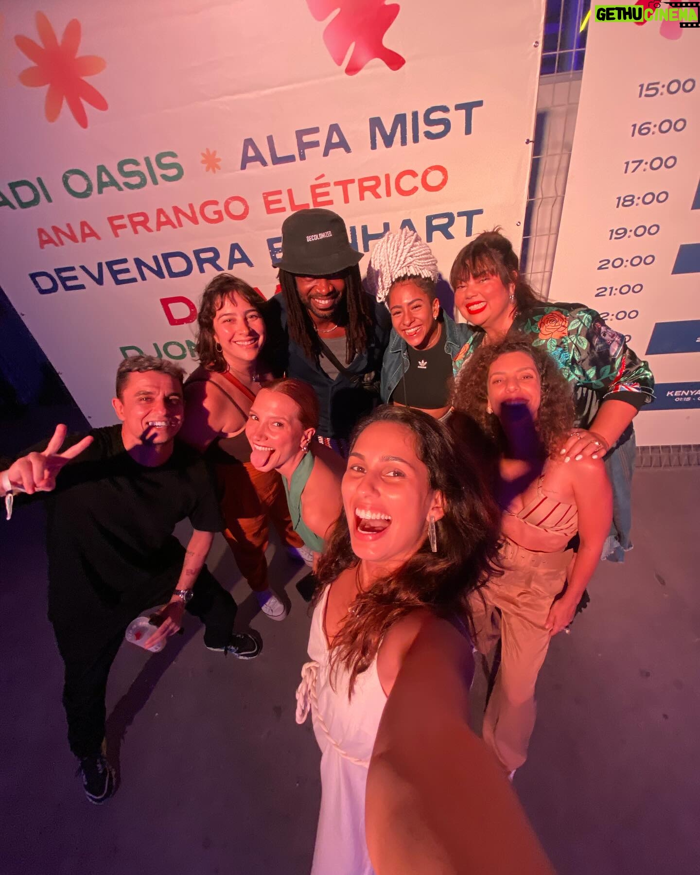 Lorena Comparato Instagram - Sempre @QUEREMOS ♥️ que festival FANTÁSTICO . que noite maravilhosa !!! que SHOWS e quantas pessoas queridas encontrei: minha vizinha igualmente cheia de histórias e vício em trabalho, meu futuro par romântico preferido, minha chará bff que não conhecia pessoalmente e seu marido satisfação, meu par romântico eterno, minha irmã de Paraty, a baiana mais carioca, a carioca mais baiana, minha mama atriz, o casal do carnaval, minha ídola de adolescente, um dos melhores RPs do Brasil com sabre de luz, o DJAVAN e tantas outras pessoas especiais. Vocês conseguem adivinhar quem sao?! Foi Inesquecível! thanks @galvaoleo✨