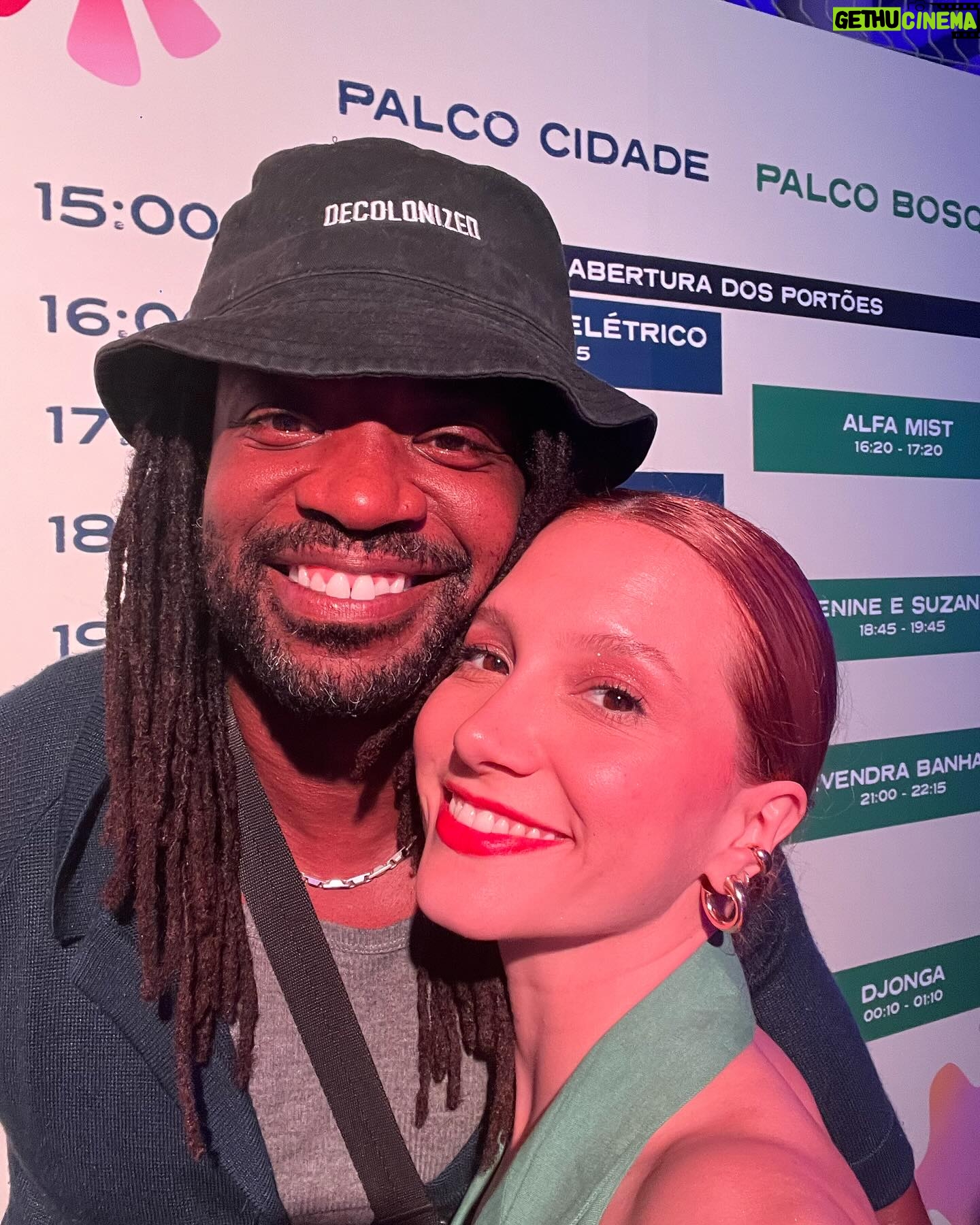 Lorena Comparato Instagram - Sempre @QUEREMOS ♥️ que festival FANTÁSTICO . que noite maravilhosa !!! que SHOWS e quantas pessoas queridas encontrei: minha vizinha igualmente cheia de histórias e vício em trabalho, meu futuro par romântico preferido, minha chará bff que não conhecia pessoalmente e seu marido satisfação, meu par romântico eterno, minha irmã de Paraty, a baiana mais carioca, a carioca mais baiana, minha mama atriz, o casal do carnaval, minha ídola de adolescente, um dos melhores RPs do Brasil com sabre de luz, o DJAVAN e tantas outras pessoas especiais. Vocês conseguem adivinhar quem sao?! Foi Inesquecível! thanks @galvaoleo✨