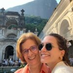 Lorena Comparato Instagram - Um FELIZ DIA DAS MÃES ♥️ pra ela @leilamendesfono a MINHA FAVORITA, mãe de tanta gente. Felicidade pra todas as mães que eu já tive, que eu tenho, que vou ter, pra todas as mães aqui e pra mãe de vocês também! Aliás quero recomendar o Brunch do @parquelage . DELICIOSO! “O mundo virou um estúdio fotográfico” MENDES, Leila 2024