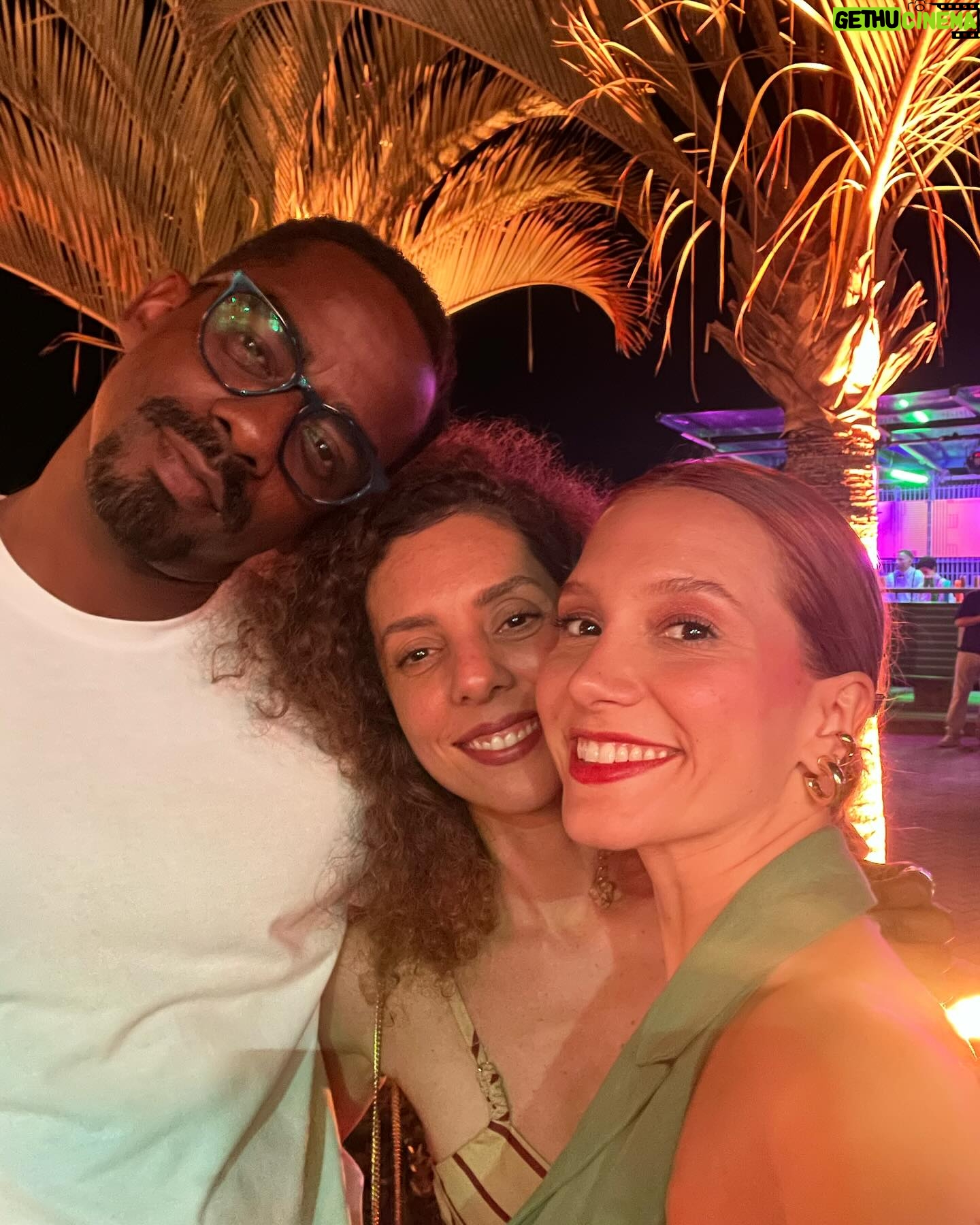 Lorena Comparato Instagram - Sempre @QUEREMOS ♥️ que festival FANTÁSTICO . que noite maravilhosa !!! que SHOWS e quantas pessoas queridas encontrei: minha vizinha igualmente cheia de histórias e vício em trabalho, meu futuro par romântico preferido, minha chará bff que não conhecia pessoalmente e seu marido satisfação, meu par romântico eterno, minha irmã de Paraty, a baiana mais carioca, a carioca mais baiana, minha mama atriz, o casal do carnaval, minha ídola de adolescente, um dos melhores RPs do Brasil com sabre de luz, o DJAVAN e tantas outras pessoas especiais. Vocês conseguem adivinhar quem sao?! Foi Inesquecível! thanks @galvaoleo✨